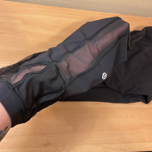 Lululemon leggings size 6 - Picture 2 of 5